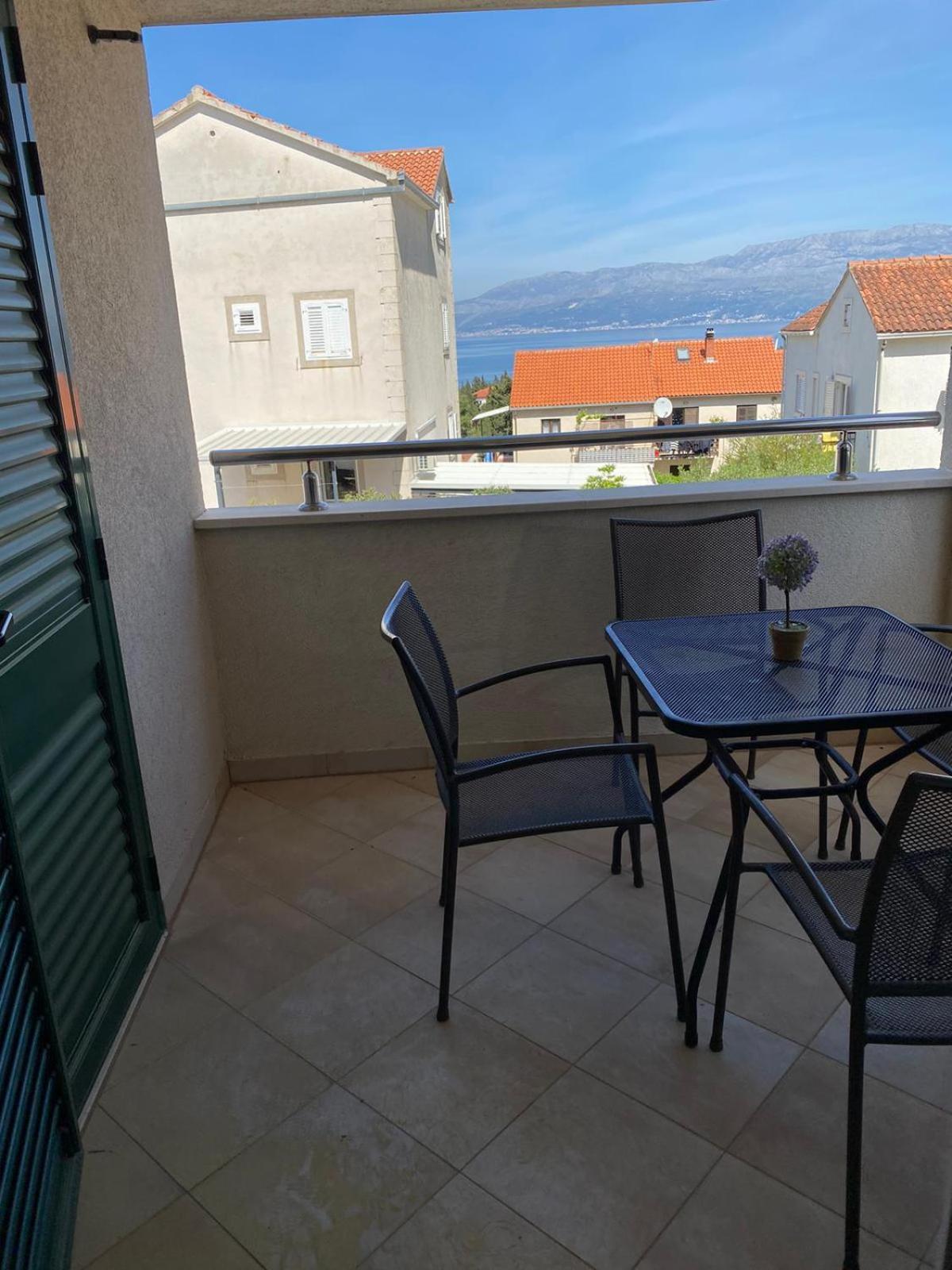 Apartman Emil Supetar Exteriör bild