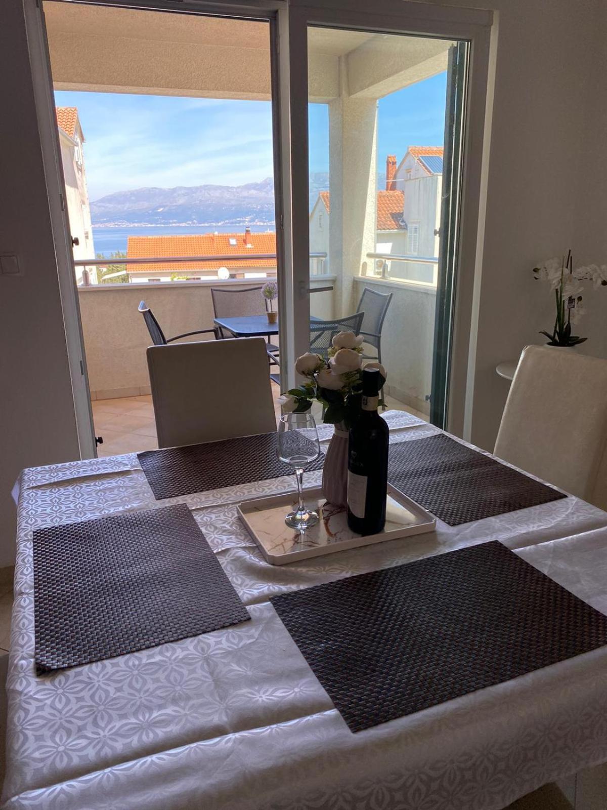 Apartman Emil Supetar Exteriör bild