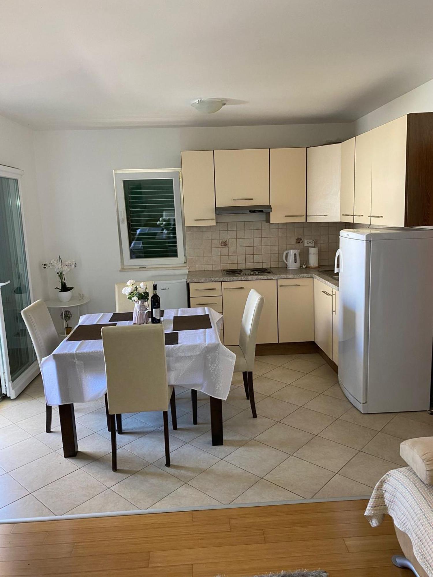Apartman Emil Supetar Exteriör bild