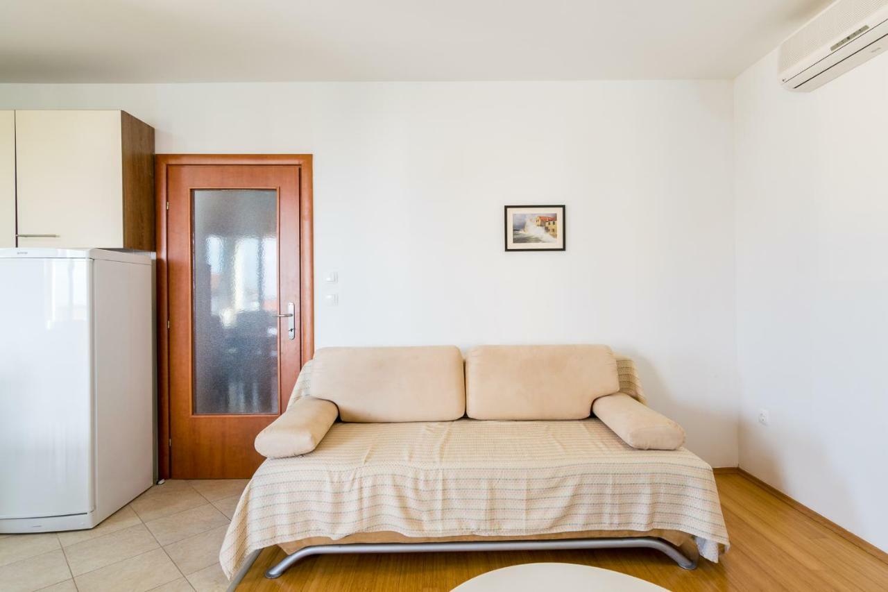 Apartman Emil Supetar Exteriör bild