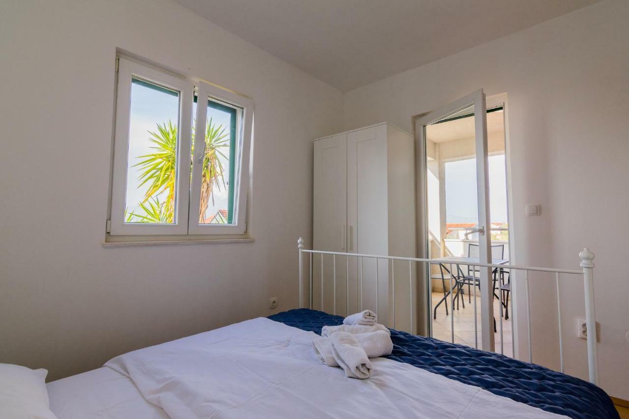 Apartman Emil Supetar Exteriör bild
