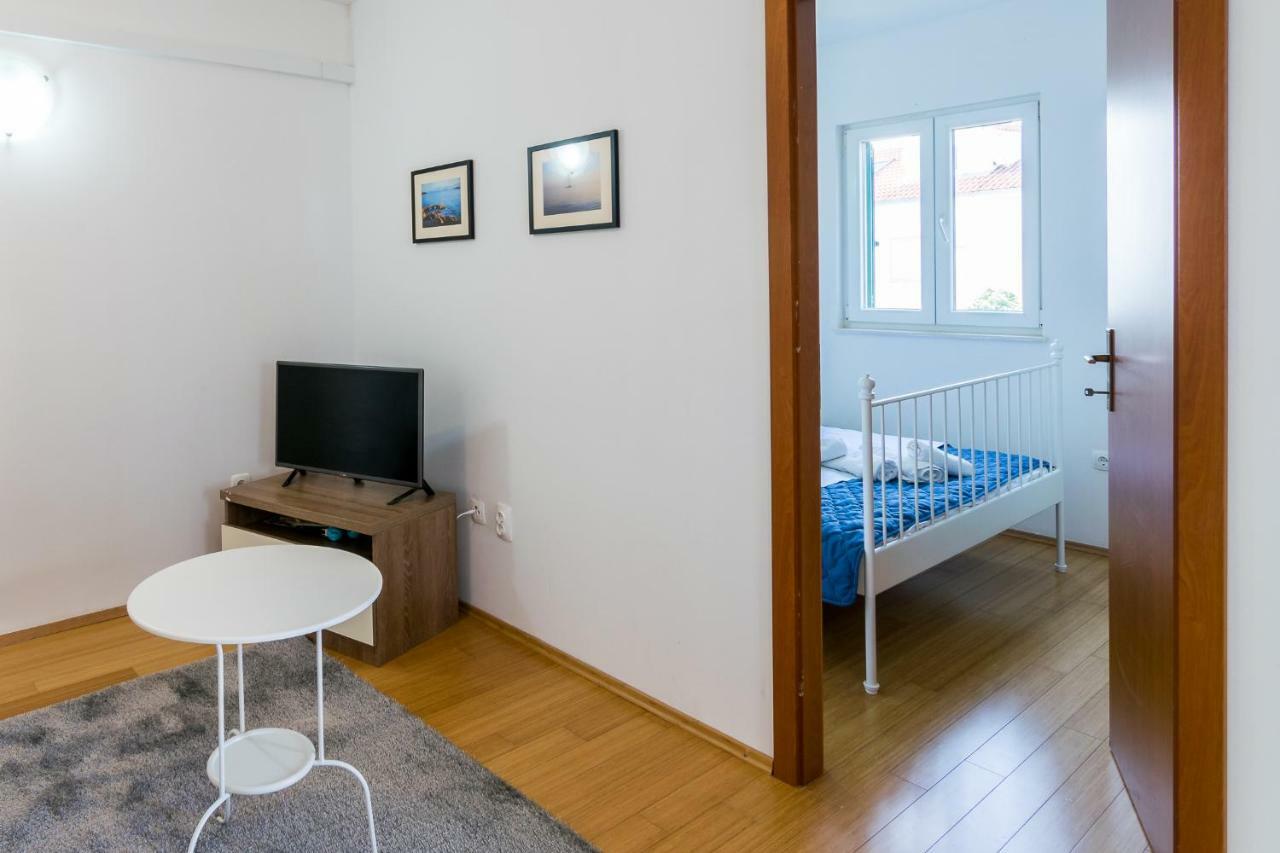 Apartman Emil Supetar Exteriör bild