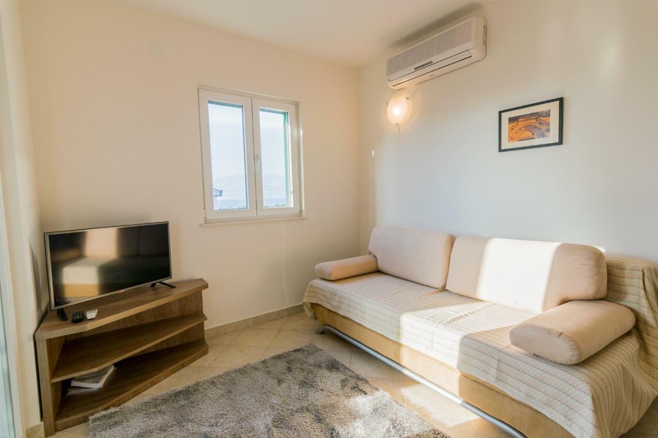 Apartman Emil Supetar Exteriör bild