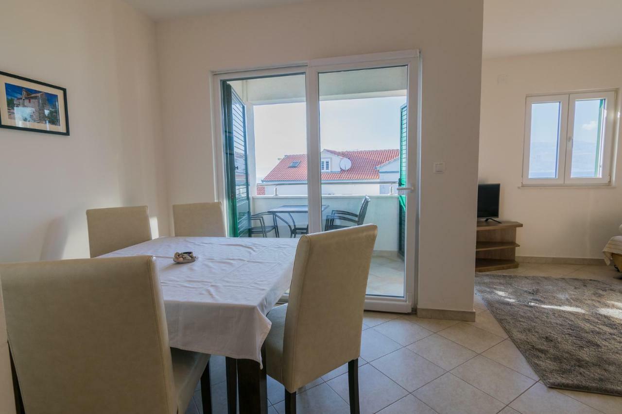 Apartman Emil Supetar Exteriör bild